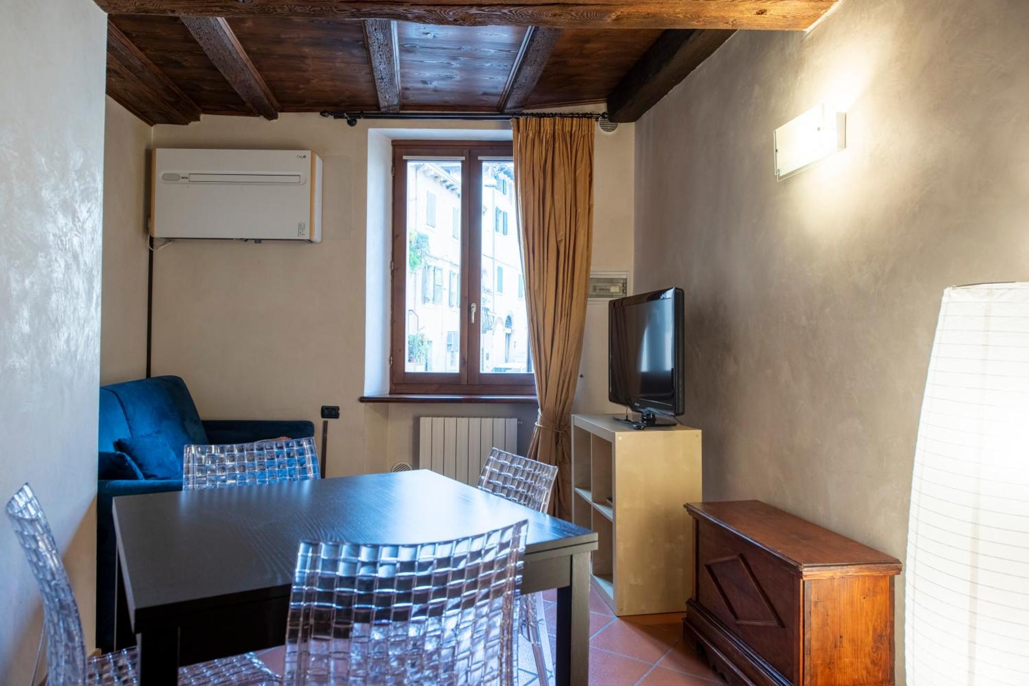 Ai Piedi Del Castello / 4Pl / Apt. Full Верона Екстериор снимка